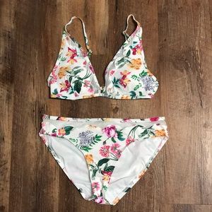 Floral bikini 👙. This is beautiful